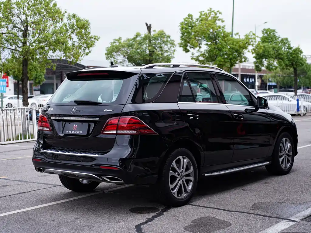 Mercedes-Benz GLE 2017 — фото 14