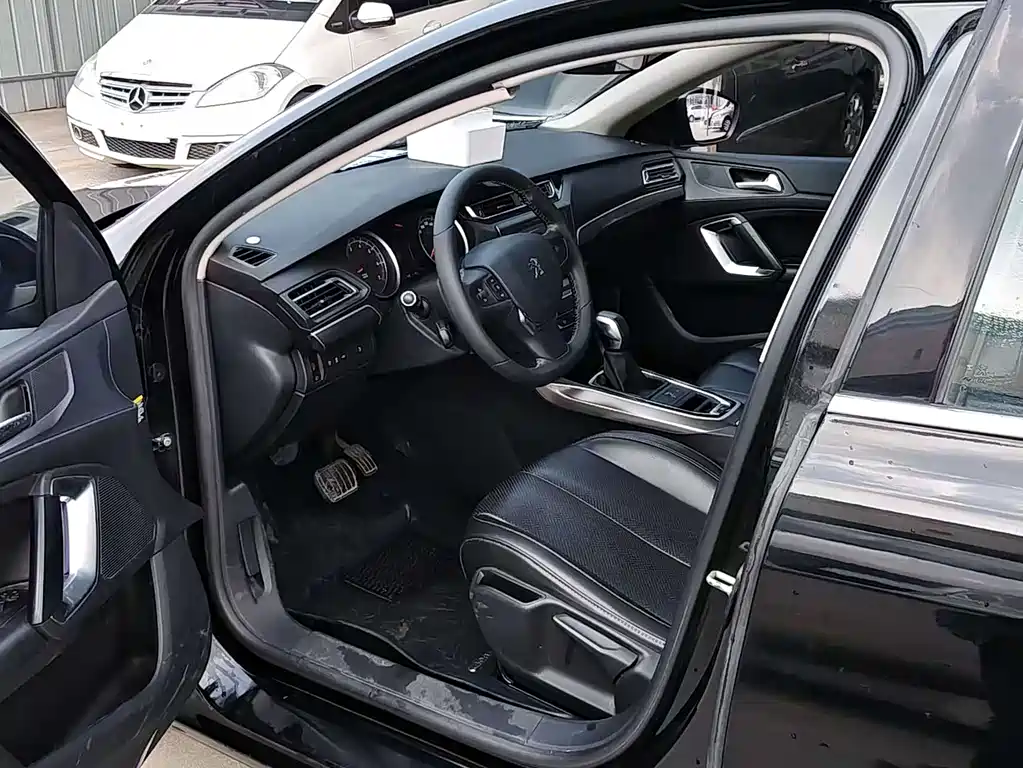 Peugeot 408 2016 — фото 13