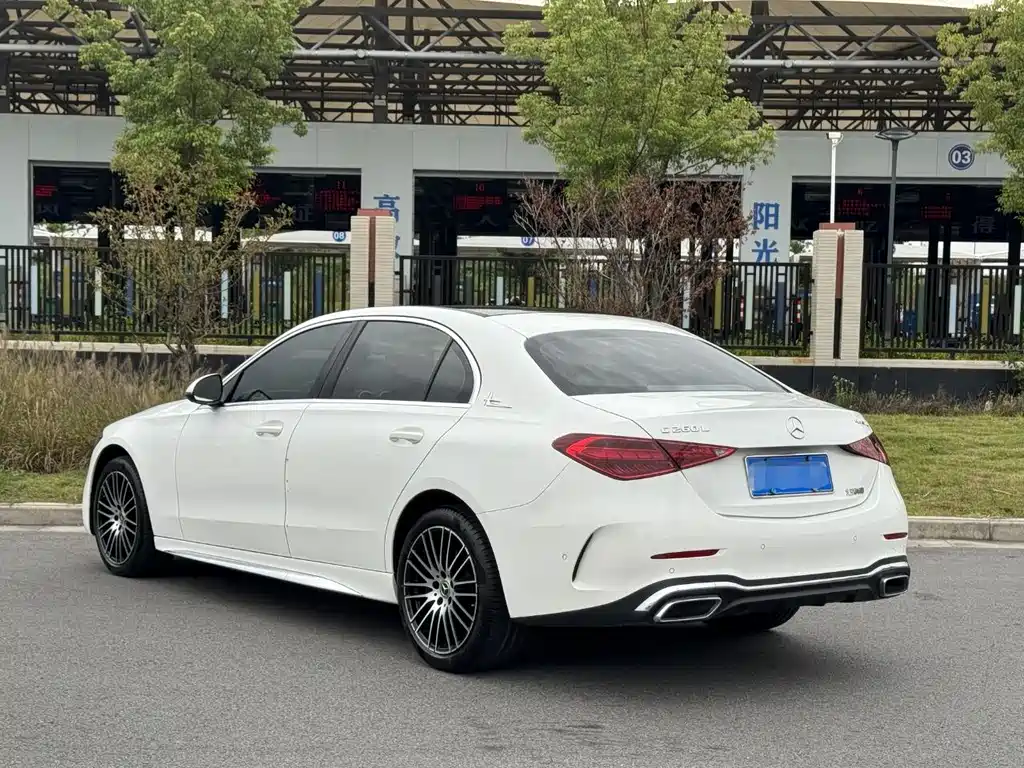 Mercedes-Benz C-Class 2023 — фото 5