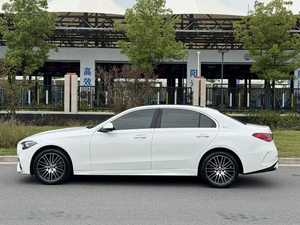 Mercedes-Benz C-Class 2023 — фото 3