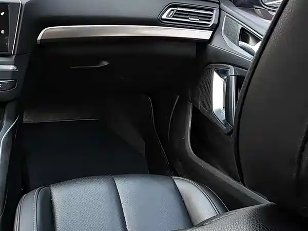 Peugeot 408 2016