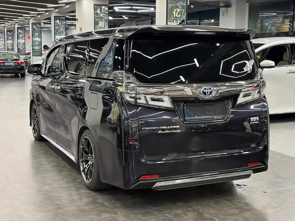 Toyota Vellfire 2021 — фото 17