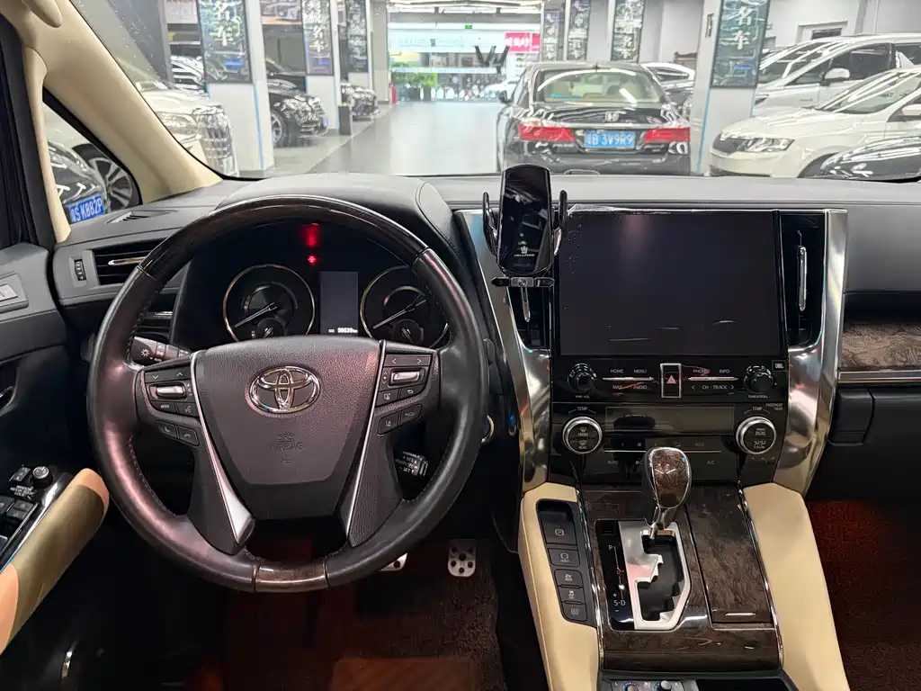 Toyota Vellfire 2021 — фото 11