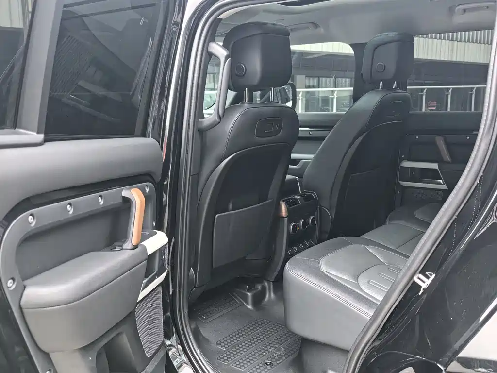 Land Rover Defender 2022 — фото 11