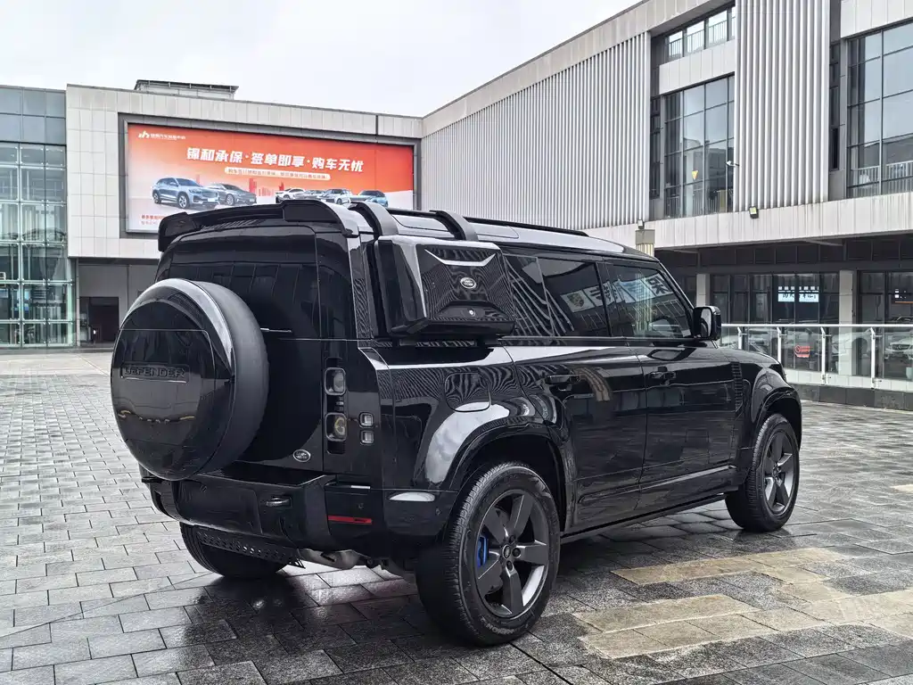 Land Rover Defender 2024 — фото 18
