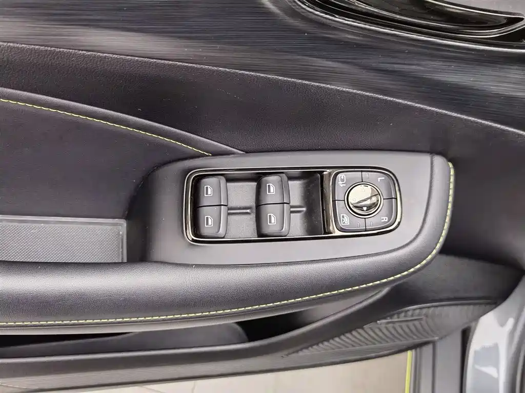 Roewe RX5 2022 — фото 9