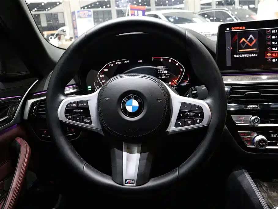 BMW 5 Series 2021 — фото 13