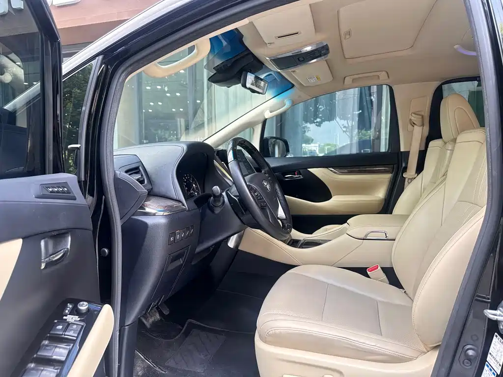Toyota Alphard 2022 — фото 12