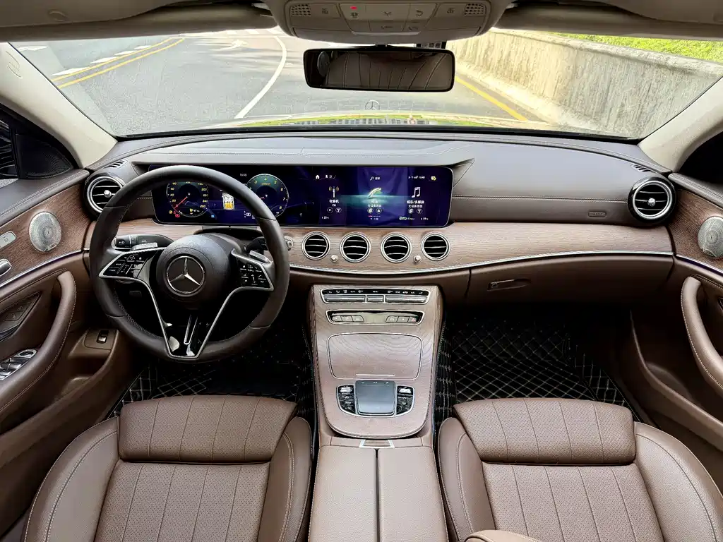 Mercedes-Benz E-Class 2022 — фото 8