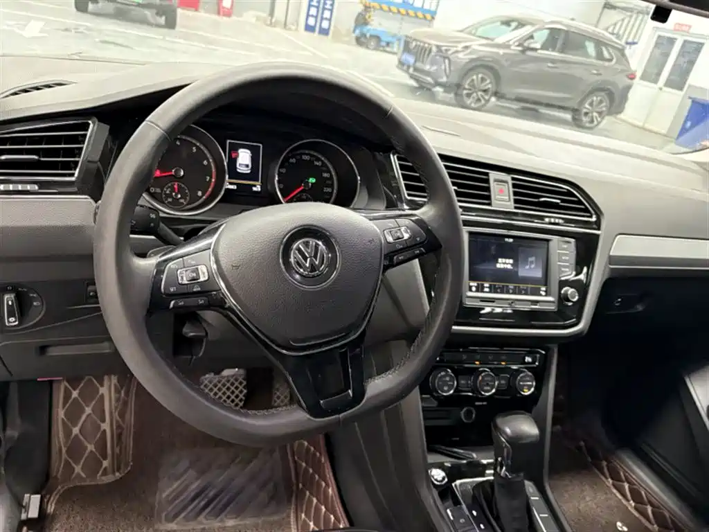 Volkswagen Tiguan L 2017 — фото 4