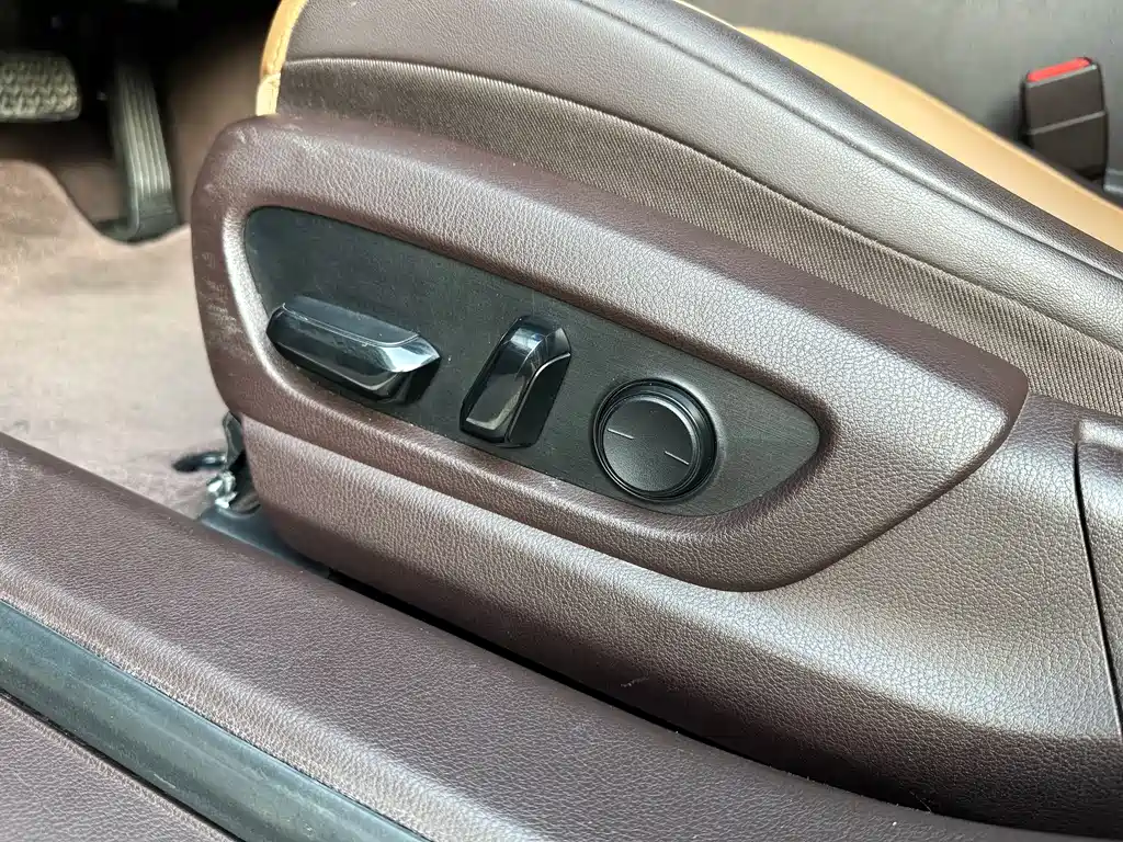 Lexus ES 2020 — фото 11