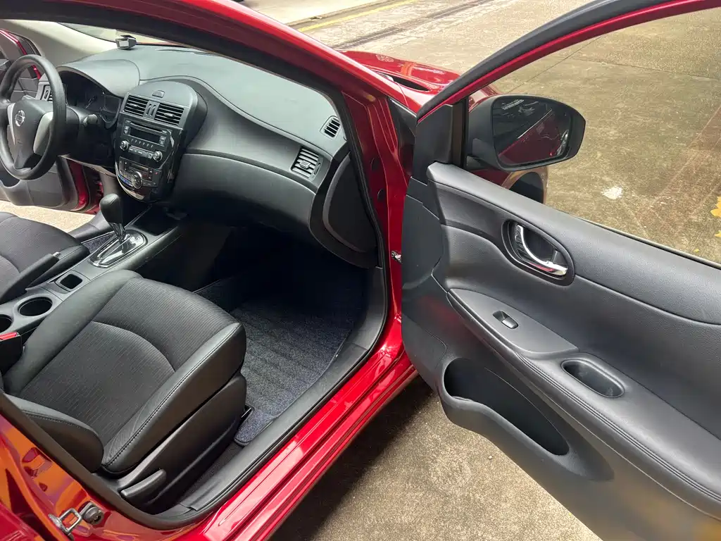 Nissan Tiida 2015