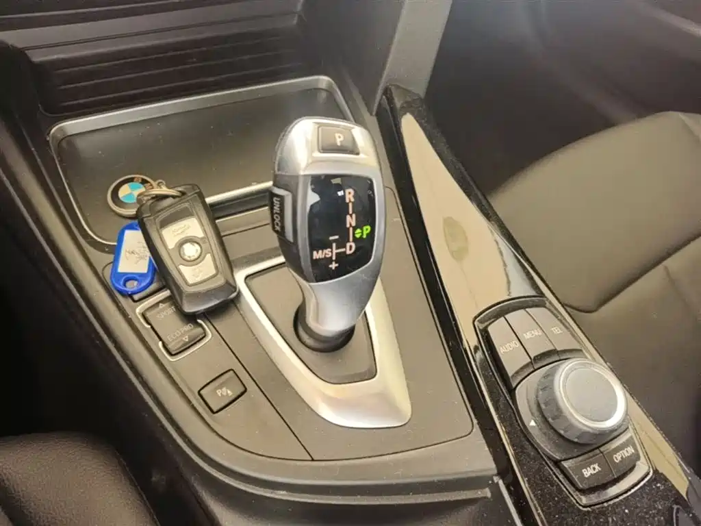 BMW 3 Series 2017 — фото 14