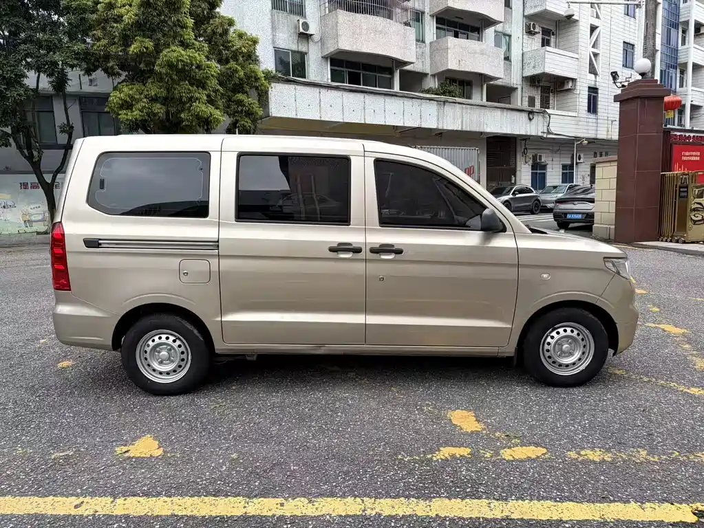 Wuling Hongguang V 2022
