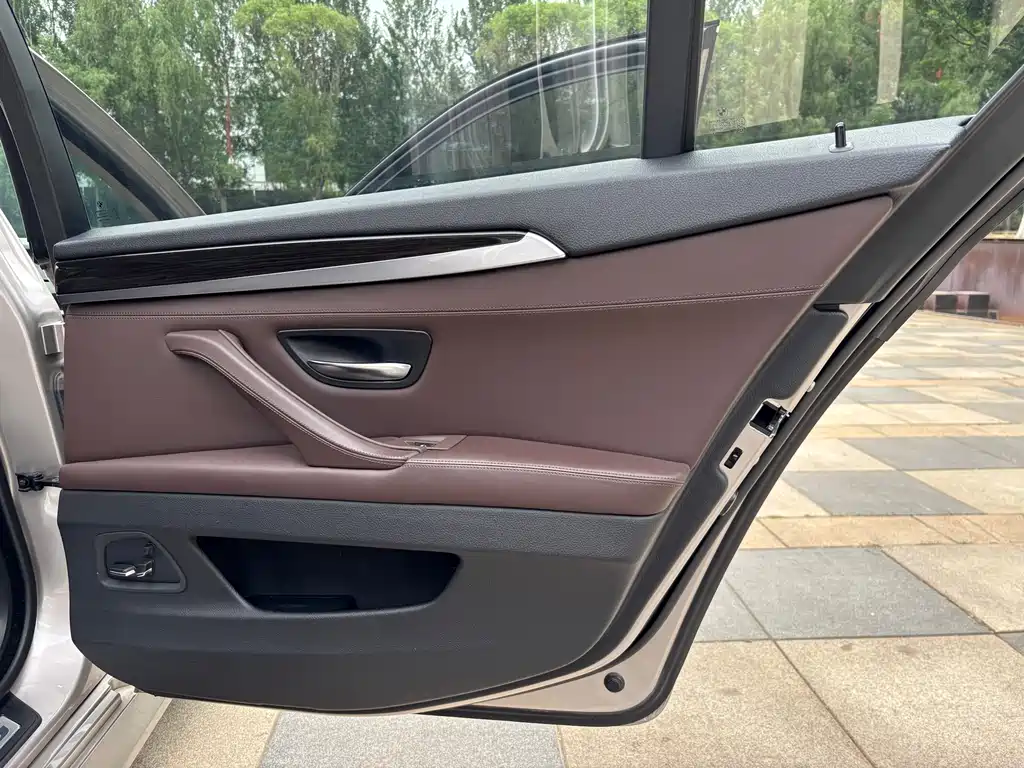 BMW 5 Series 2014 — фото 21