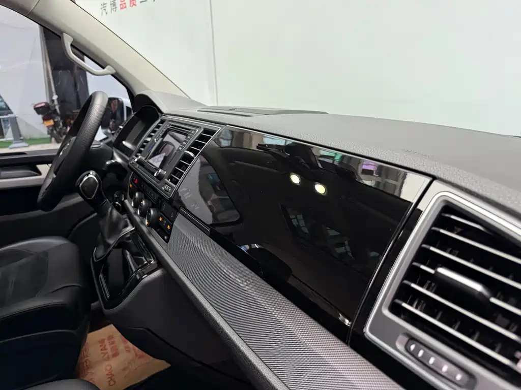 Volkswagen Multivan 2017 — фото 26