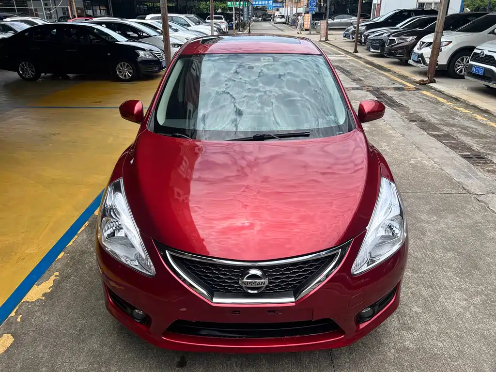 Nissan Tiida 2015