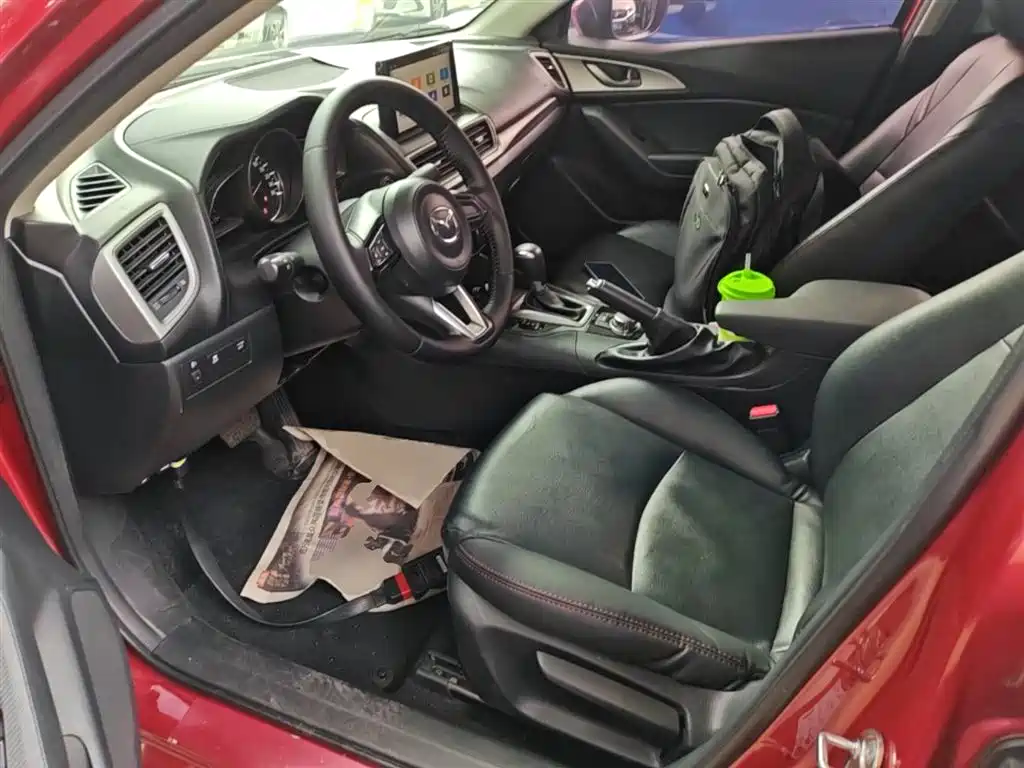 Mazda 3 Axela 2018 — фото 15