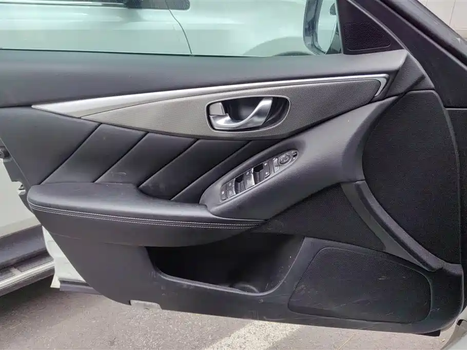 Infiniti Q50L 2015