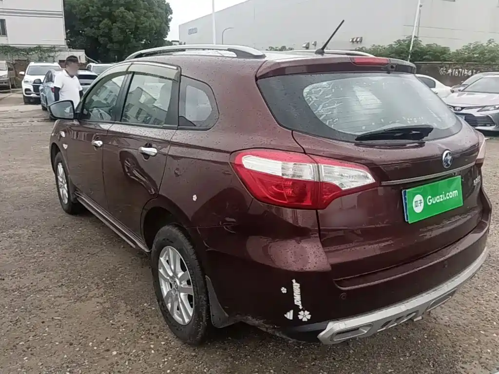 Venucia T70 2016