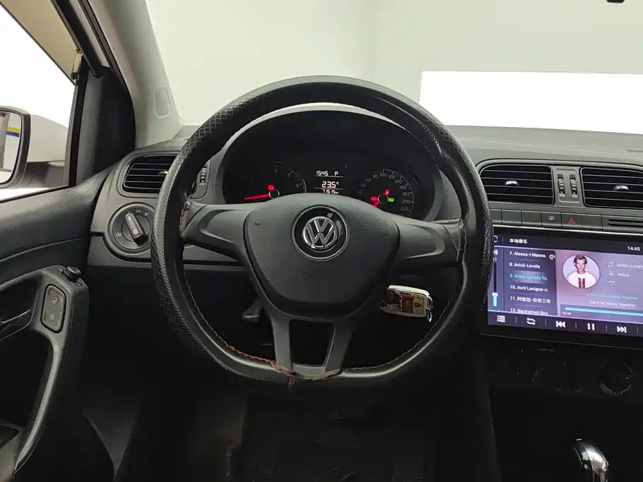 Volkswagen Polo 2017 — фото 15