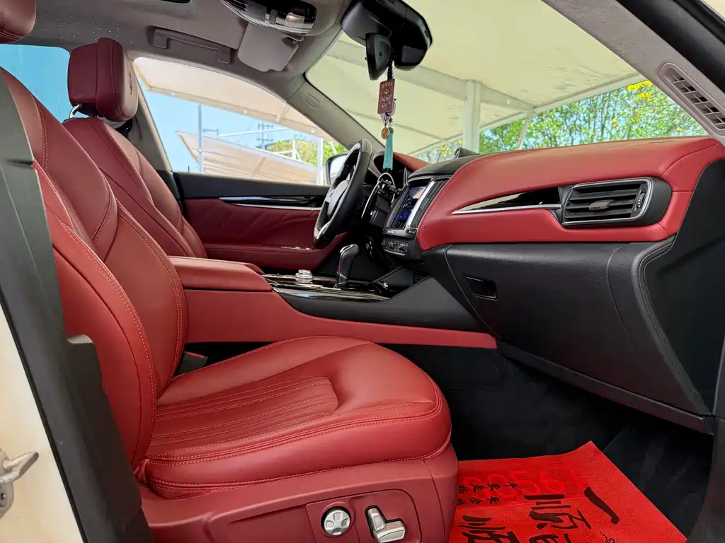 Maserati Levante 2017 — фото 12