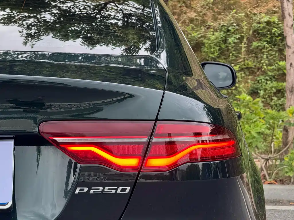 Jaguar XEL 2025 — фото 10