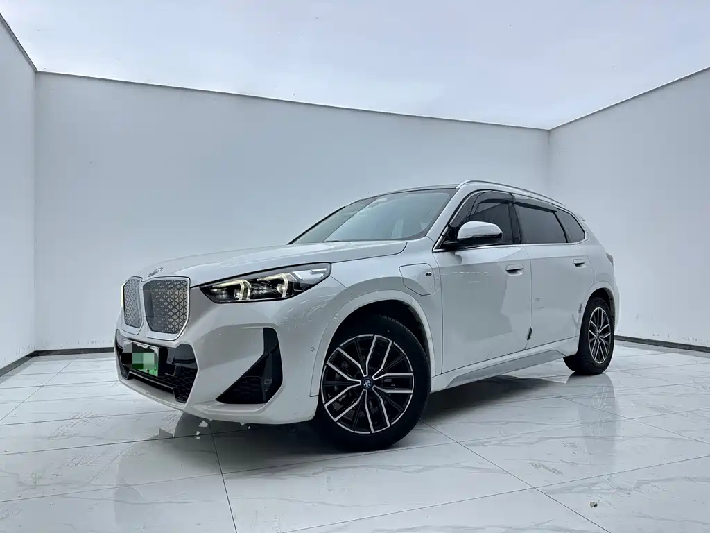 BMW iX1 2024