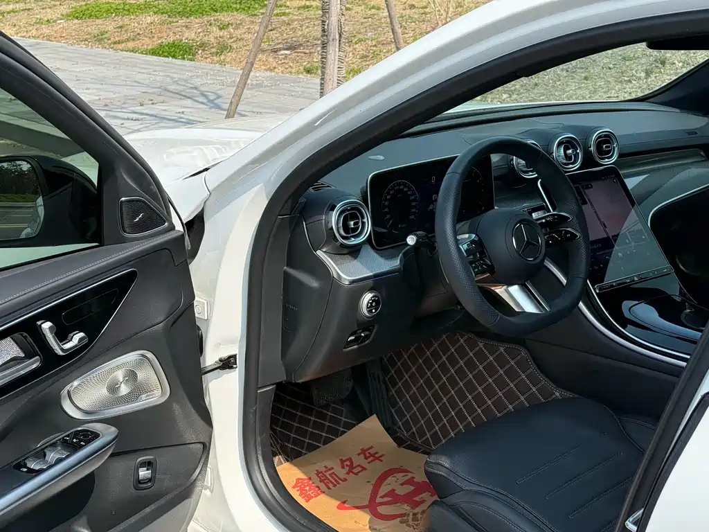 Mercedes-Benz C-Class 2025 — фото 4