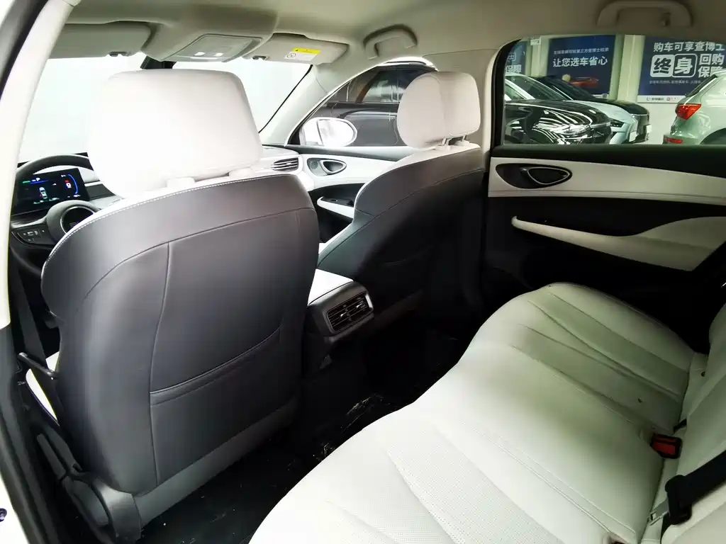 BYD Seal 05 DM-i 2025 — фото 12