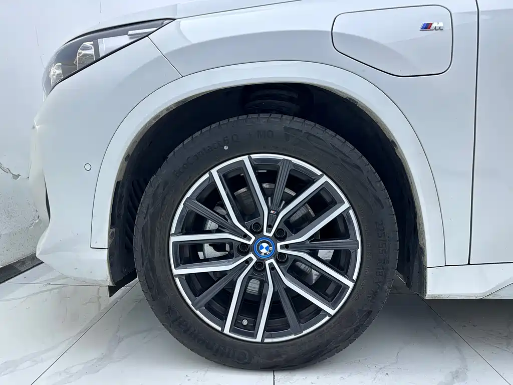 BMW iX1 2024