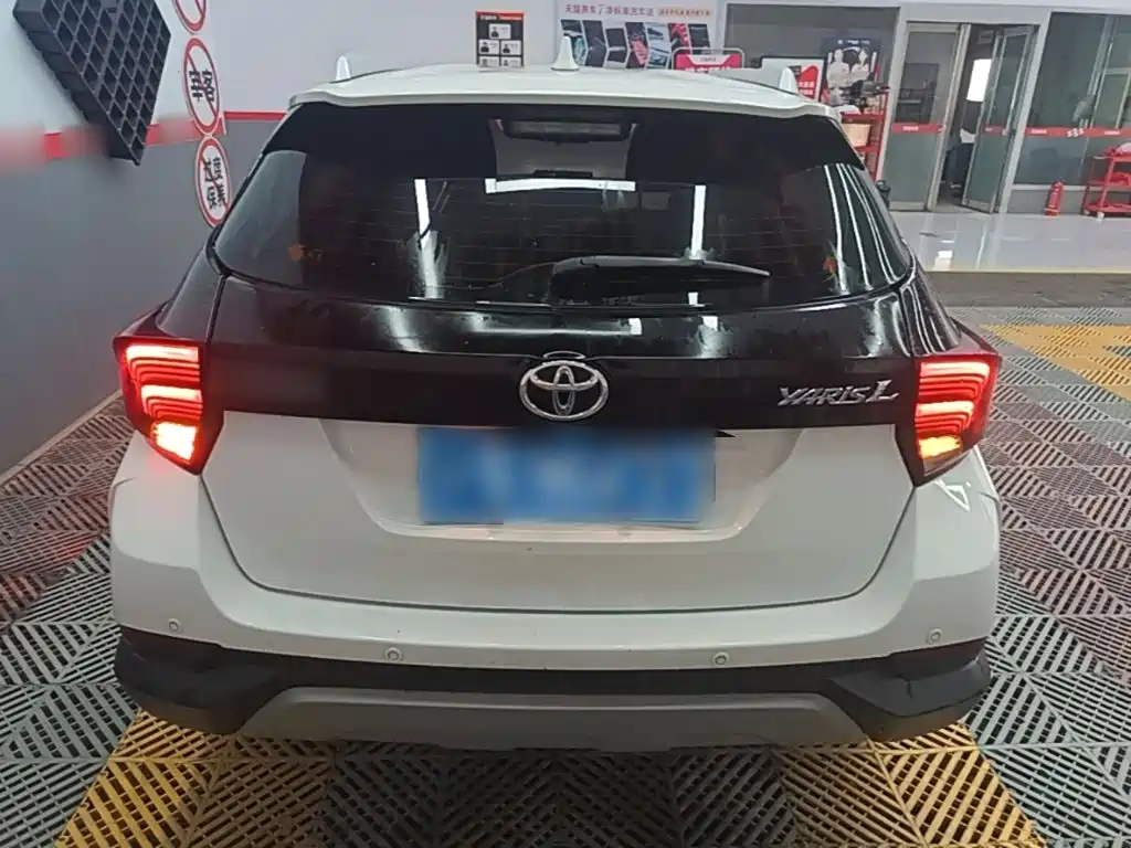 Toyota Yaris L 2023