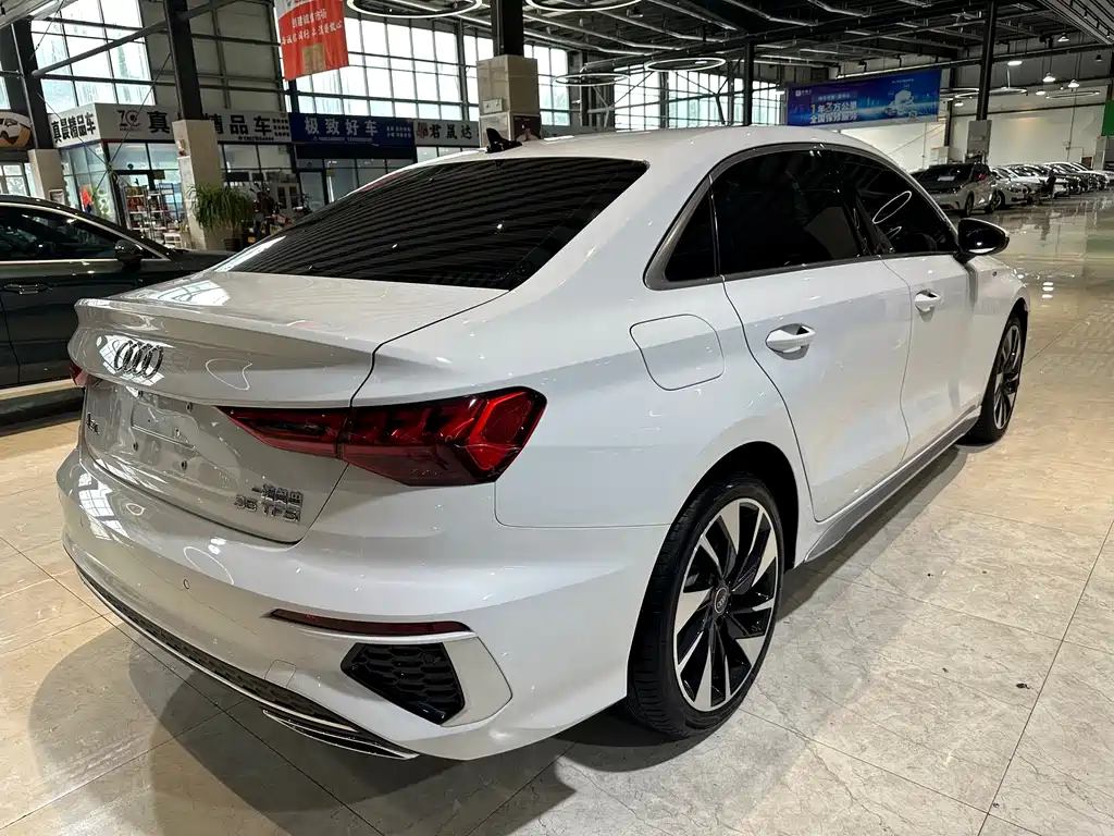 Audi A3 2023 — фото 13