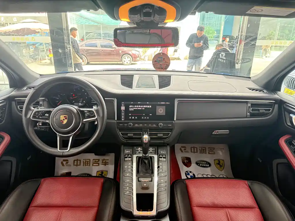 Porsche Macan 2019 — фото 12