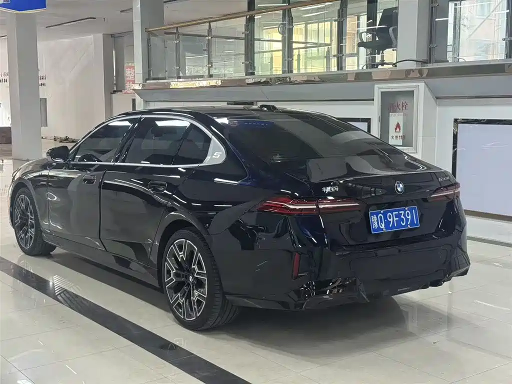 BMW 5 Series 2025