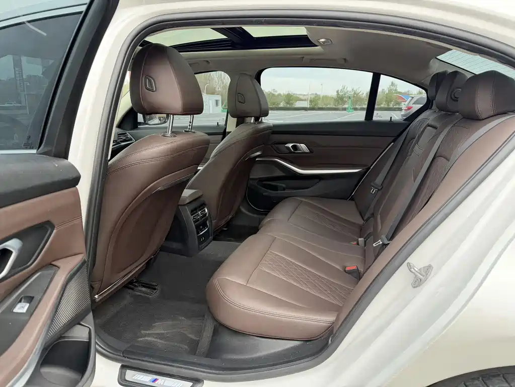 BMW 3 Series 2023 — фото 17