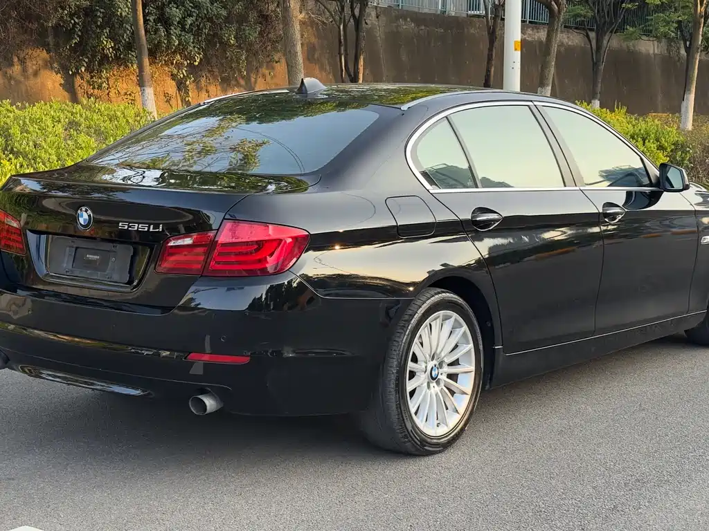 BMW 5 Series 2012 — фото 11