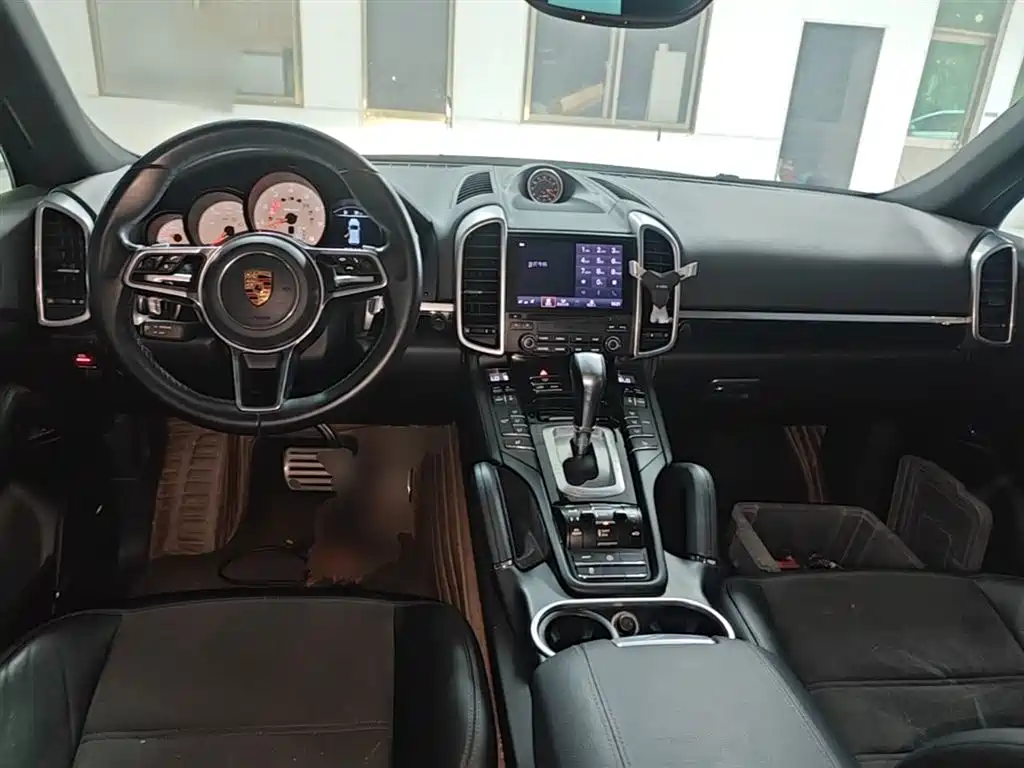 Porsche Cayenne 2017 — фото 10