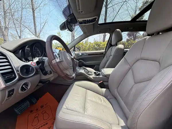 Porsche Cayenne 2011