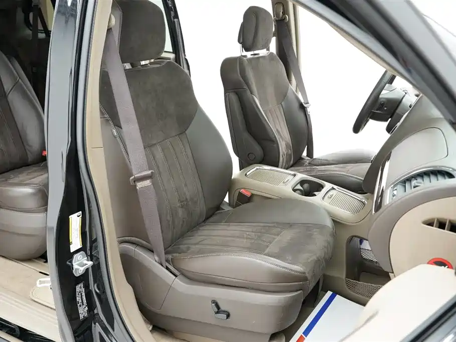 Chrysler Grand Voyager 2017 — фото 29