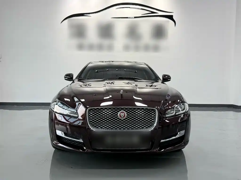 Jaguar XJ 2017 — фото 15