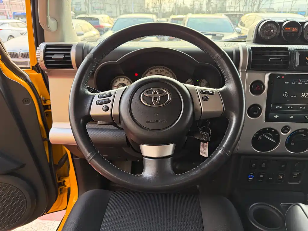 Toyota FJ Cruiser 2017 — фото 10