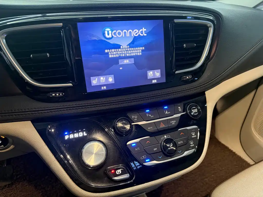 Chrysler Grand Voyager 2018 — фото 11