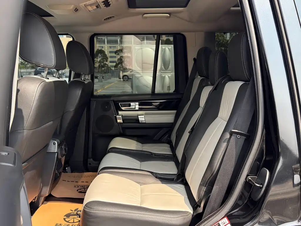 Land Rover Discovery 2014 — фото 11