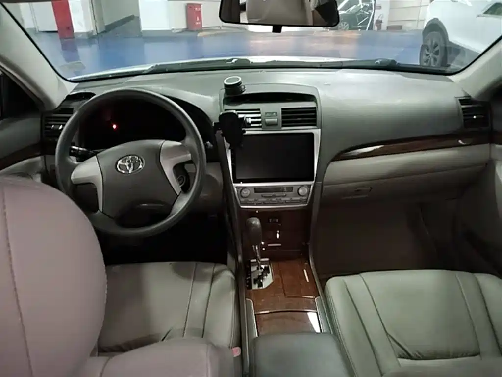 Toyota Camry 2014 — фото 10