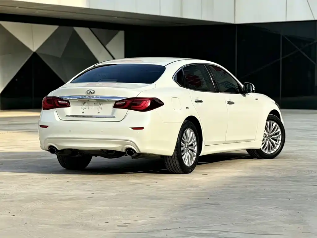 Infiniti Q70 2017