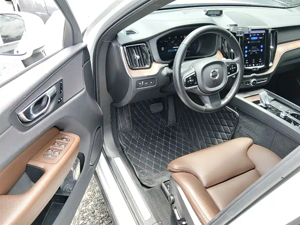 Volvo XC60 PHEV 2021 — фото 16