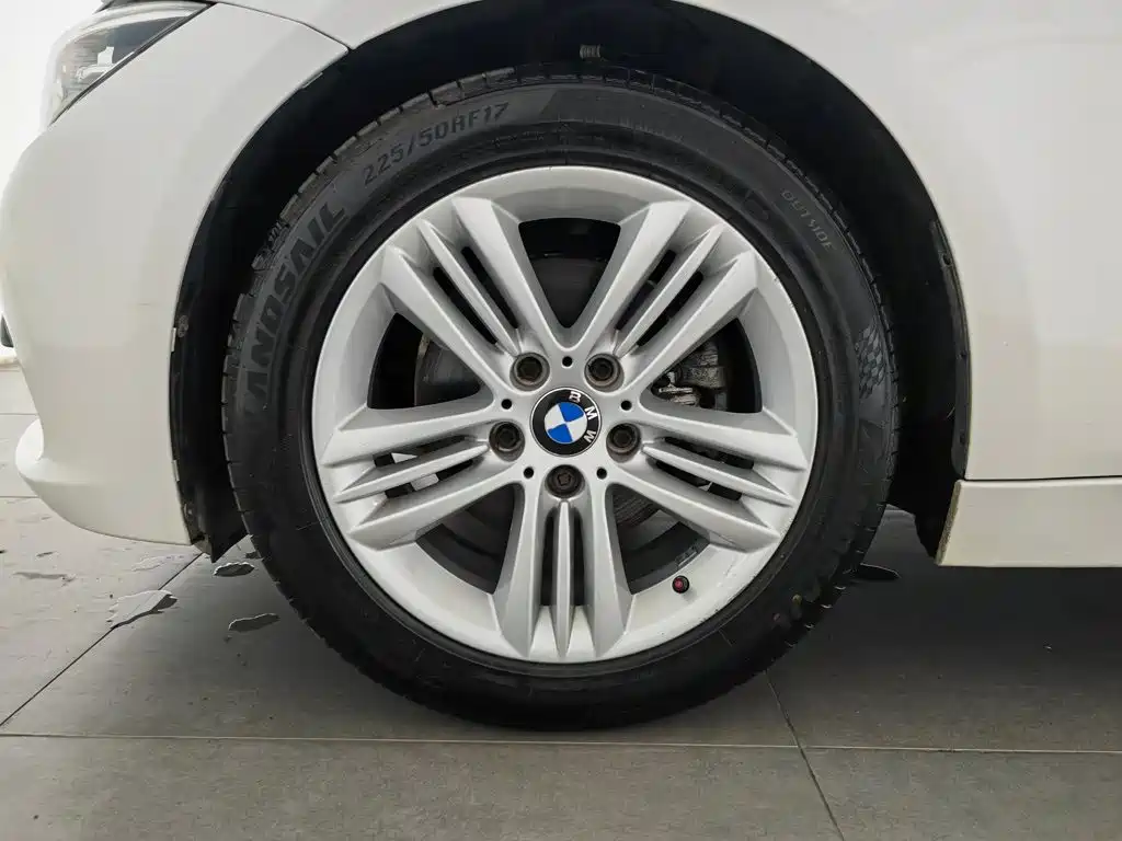 BMW 3 Series 2016 — фото 17