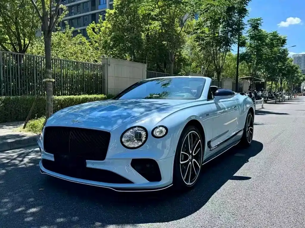 Bentley Continental 2023 — фото 1
