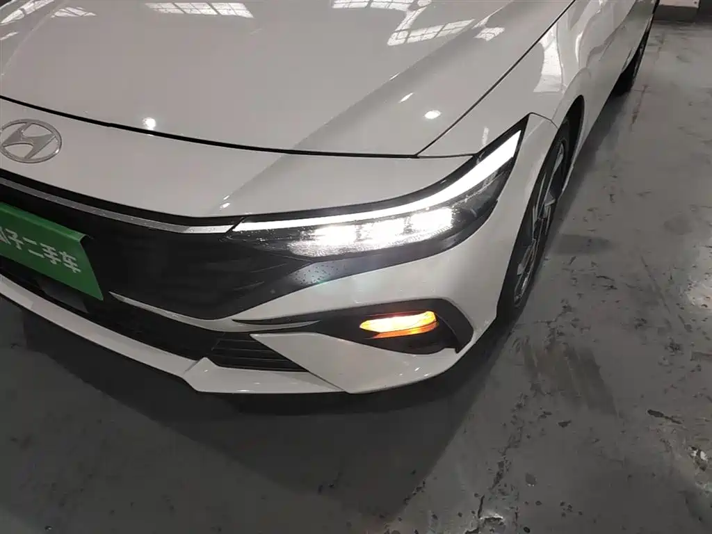 Hyundai Elantra 2023 — фото 24